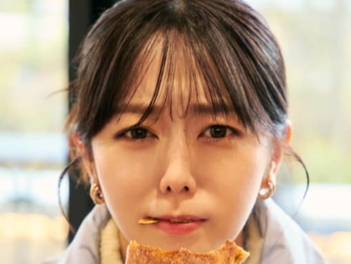 「すっかり岡崎市民」峯岸みなみ、岡崎アウトレットで食べ歩き「生活感があっていい」「ＣMに使われても良い画」