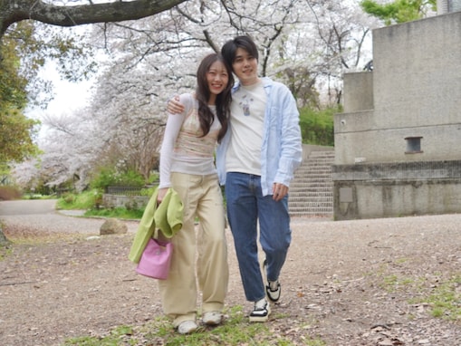 「1年目より好き」夫婦YouTuber、結婚記念日にラブラブショット公開「もう9年も経つの？」「本当に憧れる」