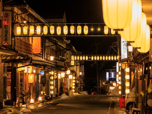 【奈良県】「提灯の明かりがノスタルジック…」幻想的な“関西の軽井沢”「大峯山洞川温泉」の魅力とは？