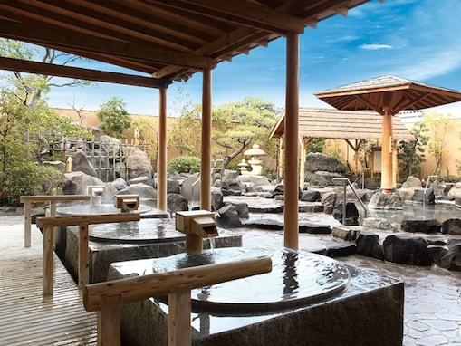 【愛知県の人気日帰り温泉】「天然温泉かきつばた」は刈谷ハイウェイオアシスにある日帰り温泉施設。天然温泉高濃度炭酸泉でリラックス