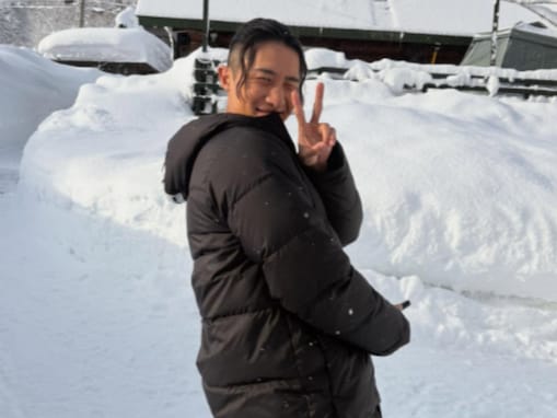 「え、女子？」Snow Man・岩本照、ドラマオフショットに「ギャルしか映ってなくて好き」の声！