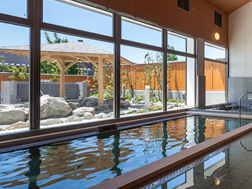 【栃木県の人気スーパー銭湯】「宮の街道温泉 江戸遊」は美肌の湯と多彩なサウナが自慢。充実の「遊癒コース」で岩盤浴や漫画も楽しめる