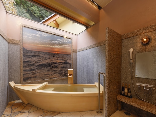 【楽天トラベル売れ筋1位】兵庫県「城崎温泉 風月魚匠」は老舗鮮魚店直営で味わう松葉ガニと旬魚介の美食宿【4月13日】