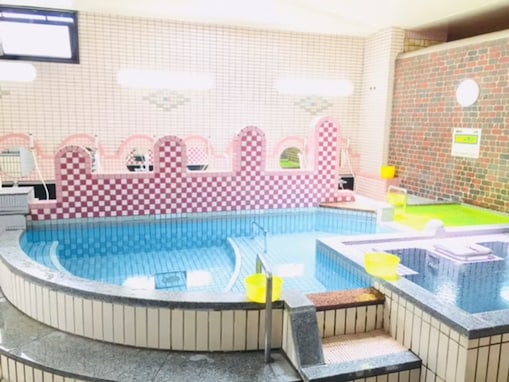 【兵庫県の人気銭湯】「湯あそびひろば 憩いの湯」は14時から翌朝10時まで多彩な浴槽を楽しめる施設
