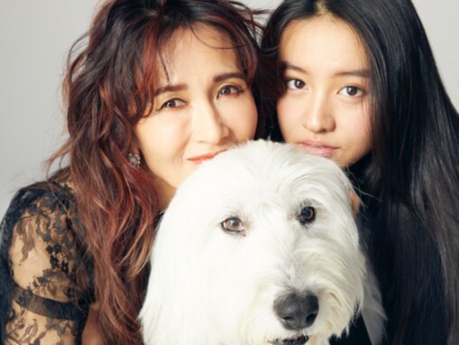 「世界一のお母さん」Koki,、母・工藤静香の誕生日を祝福！ 愛犬と添い寝するレアな過去ショットも公開