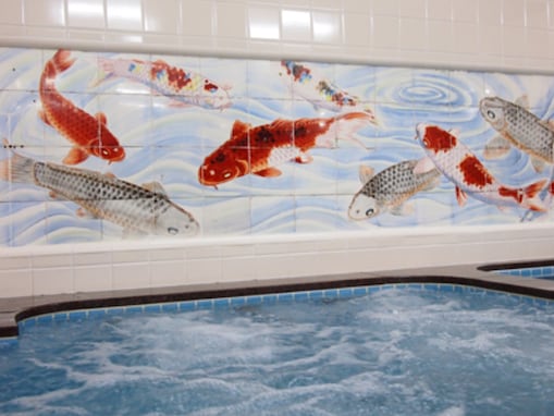 【東京都の人気銭湯】「金春湯」は銀座で江戸情緒を味わえる施設。九谷焼のタイル絵と富士山のペンキ絵に感動