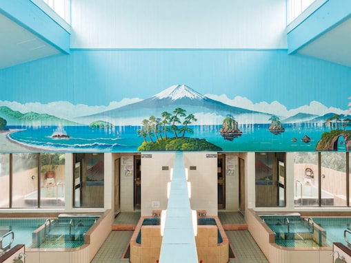 【東京都の人気銭湯】「高砂湯」は地下100mの井戸水を使用した贅沢な施設。開放感あふれる露天風呂から青空・夜空を堪能