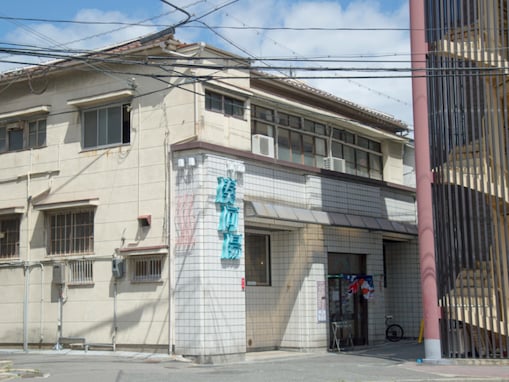 【兵庫県の穴場銭湯】「湊河湯」は地元を感じることができる立ち飲みカウンター併設施設。多様な種類のお風呂とこだわりの音楽でリラックス