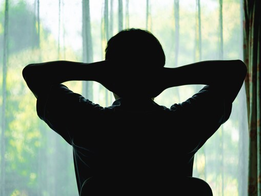 「離婚がきっかけで実家に出戻り」42歳男性、年収350万円。実家に月5万円ほど入れ「備えていきたい」本音