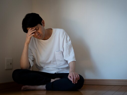 「早く自立したい」41歳フリーター男性、年収150万円。実家で介護と投資に励むも“親の愚痴”に悩む日々