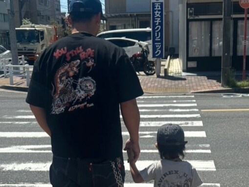 「大将子煩悩」中田翔、息子とのプライベートショット公開「なんとも言えない後ろ姿」「天使君と手繋ぎデート」