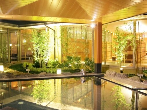 【三重県の人気スーパー銭湯】「癒しの里 名張の湯」は多彩な天然温泉と本格焼肉が楽しめる施設。露天岩風呂や高濃度炭酸泉でリラックス