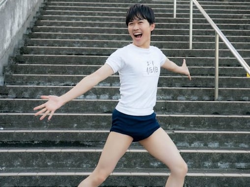 「今までで一番生き生きしてる」鈴木福、ブルマ体操着姿を披露！ 「東スポの一面待ってます」「美脚！」