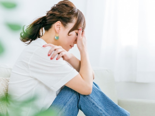 「生理くらいで？」という考えが象徴する、休めない日本の“誰もがつらい”働き方の大問題
