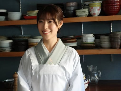 瀧本美織、美し過ぎる着物＆割烹着姿を披露！ ドラマ『今夜、秘密のキッチンで』オフショット