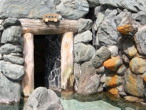 【新潟県の人気スーパー銭湯】「極楽湯 女池店」は多彩な湯めぐりと本格サウナを楽しめる施設。洞窟風呂やオートロウリュでリラックス