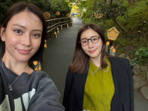 滝沢カレン、田中みな実と高級ホテルでデート！ 「椿山荘でアフタヌーンティー」「満腹姿でお庭をお散歩」