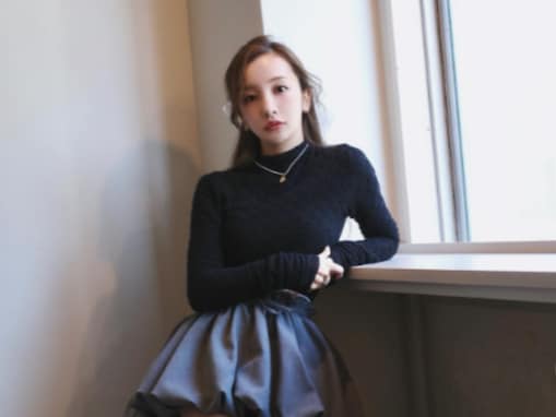 「10代に見える」板野友美、ミニスカで美脚＆親子ショット公開「脚がなんと細すぎ」「スタイル抜群やばい」