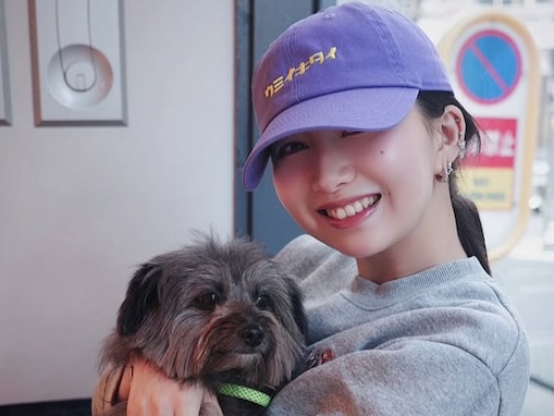 木村拓哉＆工藤静香の長女・Cocomi、愛犬とカフェでくつろぐ散歩ショットや見事な“ハイタッチ”を披露！