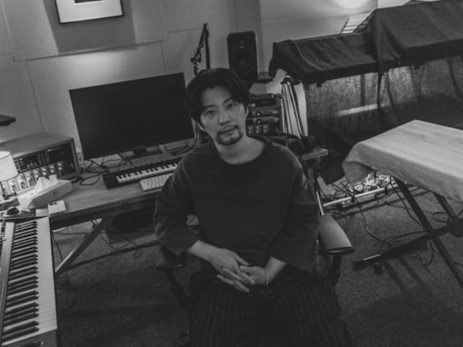 「違う人みたい」星野源、ひげが生えた最新ショット公開！ 「かっこよくてセクシー」「40代の色気が出ますな」