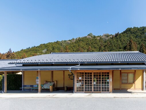 【奈良県の人気日帰り温泉】「たかすみ温泉」は自然の中で心身を癒せる施設。木の香りが漂うマキ風呂やヒノキ風呂が自慢