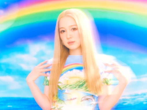 「平成リバイバル的な!?」西野カナ、NiziUとのコラボ曲ソロビジュアルを公開！ 「顔面強すぎ！」