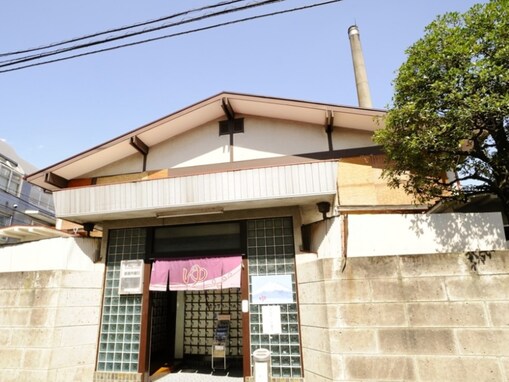 【東京都の穴場銭湯】「宇田川湯」は自然光がさす明るく清潔な施設。高い天井と広い浴槽でリラックス