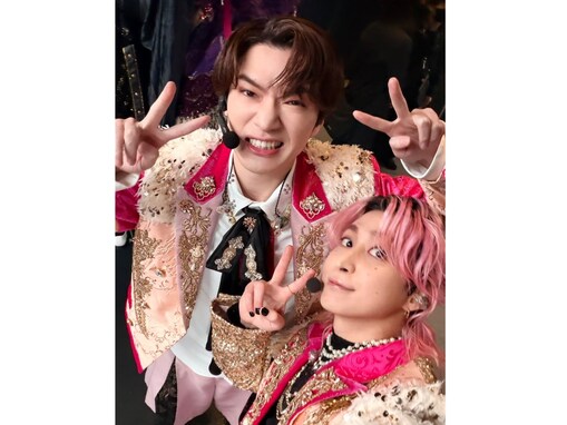 「え？ ほんとに34歳？」佐久間大介、深澤辰哉の誕生日を全力お祝い！ 「かわいいツーショット」「我得です」