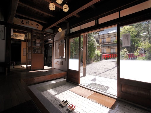 【群馬県の人気ホテル】「四万温泉 積善館本館」は現存する日本最古の木造湯宿建築