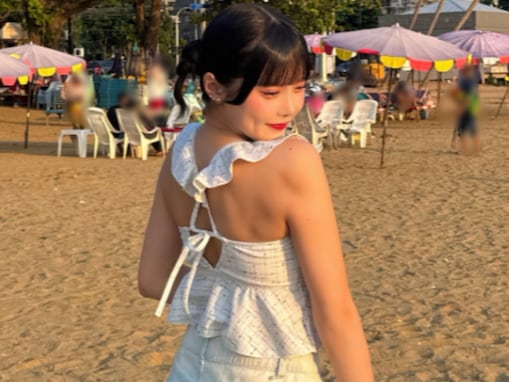 「ボディビルダー並みの背中」女性アイドル、背中のムキムキ筋肉際立つ姿を披露！ 「腹筋も強めやん」