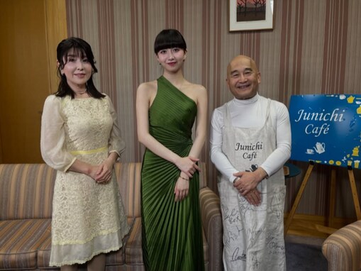 Cocomi、圧巻スタイルのワンショルダードレス姿を披露！ “久しぶり”高校からの同期とのツーショットも