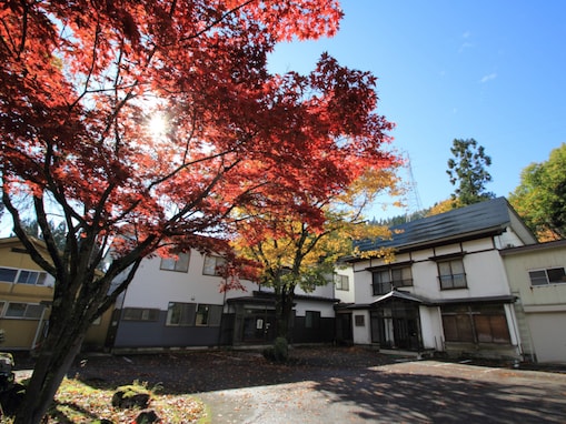 【秋田県の人気日帰り温泉】「大館東台温泉 東の湯」は源泉かけ流しが自慢の施設。飲泉や足湯でリラックス