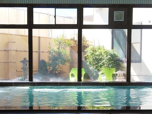 【富山県の人気スーパー銭湯】「スパ・アルプス」は北アルプスの天然水が自慢。飲用も可能な極上の水風呂でリラックス
