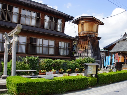 【福島県】「街の明かりがきれい」飯坂温泉の魅力とは？ 奥州三名湯の歴史と熱い湯、名物の円盤餃子も