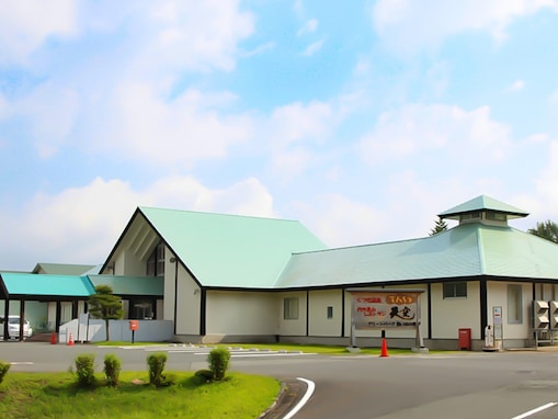 【滋賀県の人気スーパー銭湯】「くつき温泉てんくう」は自然豊かな朽木の山々を一望できる施設。「てんぐの湯」でリラックス