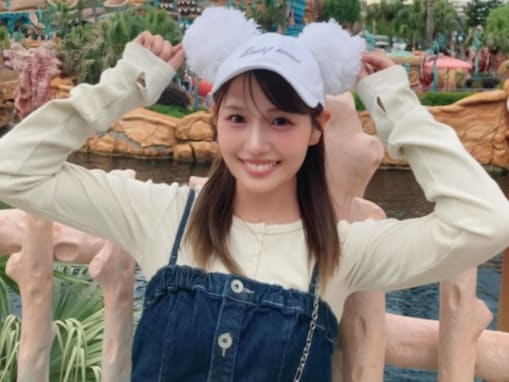 「短っ！」人気女性YouTuber、滞在“1時間半”のディズニーショットに反響「無理、、可愛い たまらん」