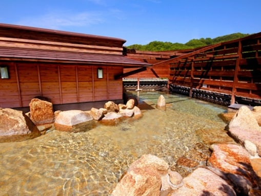 【大阪府の人気スーパー銭湯】「美人湯 祥風苑」は最上階の天空大温泉が楽しめる療養温泉施設。濃厚な重曹泉でリラックス