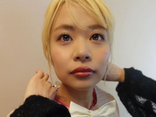 「やっぱり元から可愛い」エルフ荒川、ナチュラルメイク姿を披露！ 「大人ギャルで素敵」「天使じゃんね」