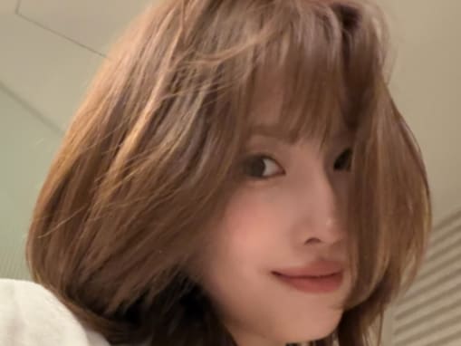 「バスローブももちゃんだと！」TWICE・モモ、バスローブ姿を披露！ 「危ないから気をつけてね」の声も