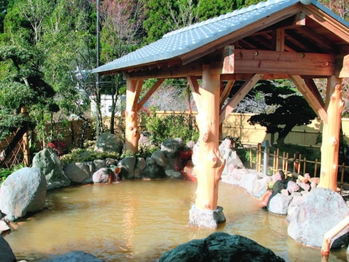 【宮崎県の人気日帰り温泉】「こばやし温泉 美人の湯」は源泉100％の天然温泉かけ流しが魅力の施設。大浴場や露天風呂でリラックス