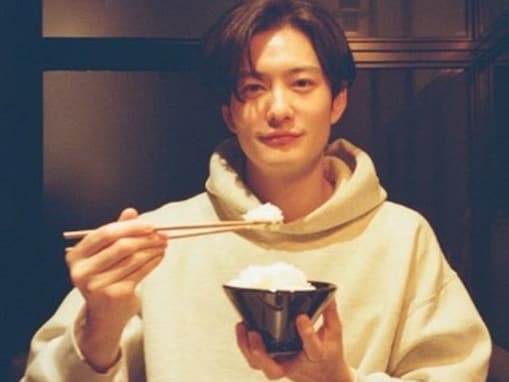 【女性が選んだ】「手が美しいと思う30代男性俳優」ランキング！ 2位「岡田将生」を抑えた1位は？【2026年調査】