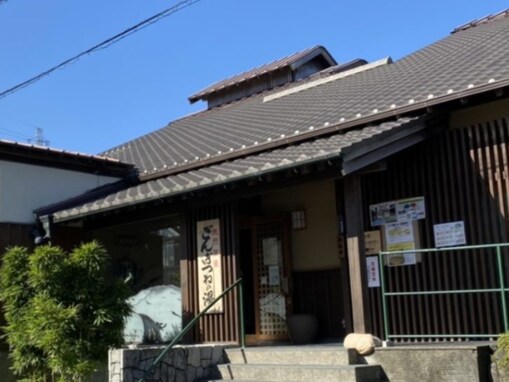 【愛知県の日帰り温泉】「まるは ごんぎつねの湯」は東海泉質ランキング2位の源泉かけ流し施設。濃厚な塩化物強塩泉でリラックス