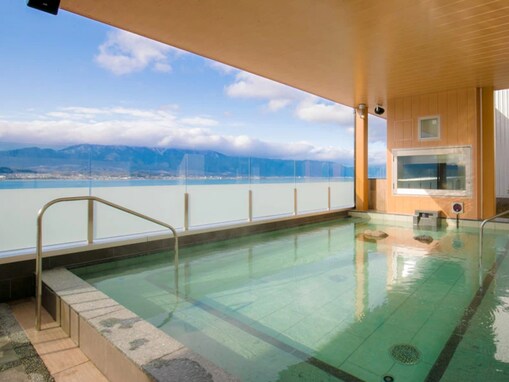 【滋賀県の人気スーパー銭湯】「守山湯元水春」は琵琶湖を望む絶景が魅力の施設。天然温泉「琵琶湖美人の湯」や自動ロウリュサウナでリラックス