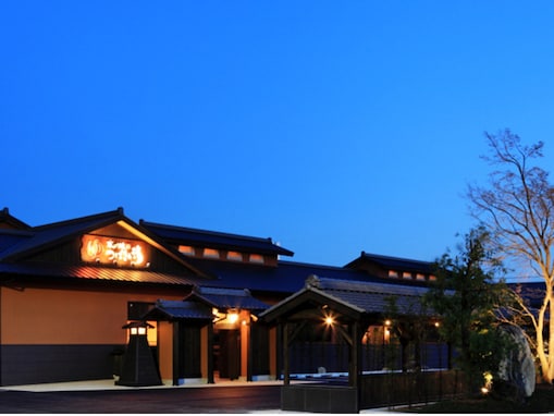 【滋賀県の人気スーパー銭湯】「水口温泉『つばきの湯』」は月替わりの温泉が魅力の施設。充実のサウナや多様なお風呂でリラックス