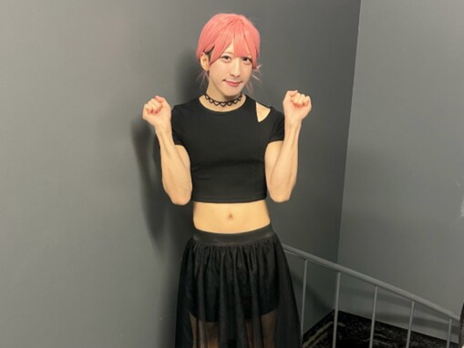 「ムキムキすぎるルセラフィム」インフルエンサー、宮脇咲良似？ の女装姿を披露！ 「顔は可愛いのに」