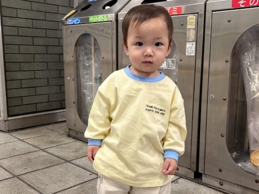 「大学生より大きいゴミ箱あるんだぁ」人気YouTuber、大学生？ 息子のソロショット公開「イケメン」