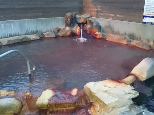 【熊本県の人気日帰り温泉】「辰頭温泉」は合志川のほとりに佇む源泉かけ流しの施設。内湯・露天風呂でリラックス