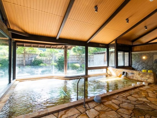 【熊本県の人気スーパー銭湯】「宇土市健康福祉館 あじさいの湯」はのどかな田園風景に佇む公営温泉施設