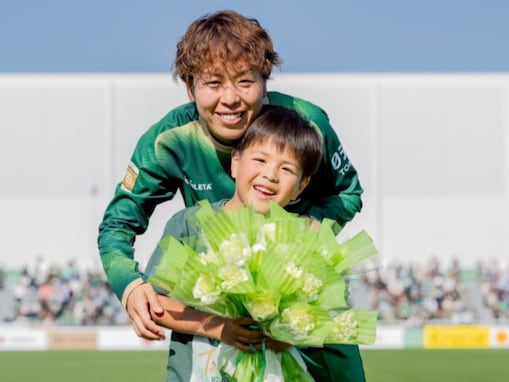 元なでしこ・岩清水梓、引退＆息子とのツーショット公開！ 「チームの戦力になれていない」理由明かす