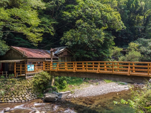 【静岡県の人気温泉】「大澤温泉 野天風呂 山の家」は西伊豆の山あいにひっそりと佇む施設。自噴・源泉掛け流しの温泉でリラックス
